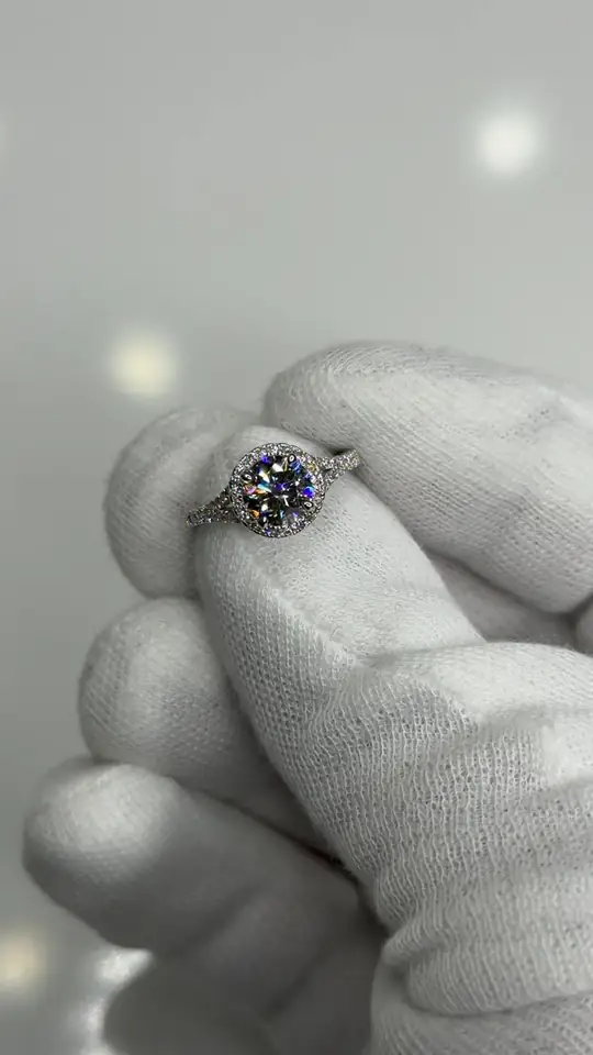 Round brilliant diamond ring