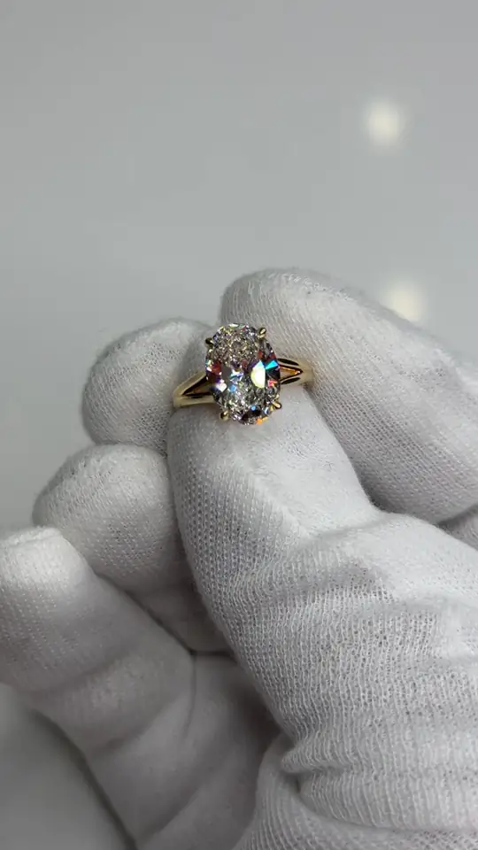 Solitaire engagement ring